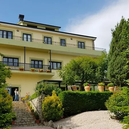 A Lastrina Hotel Trives